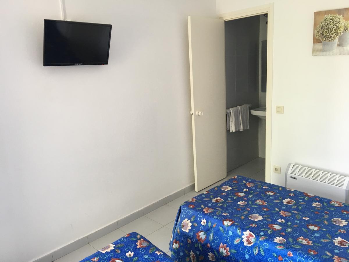 Hostal Univers Calella Exterior photo