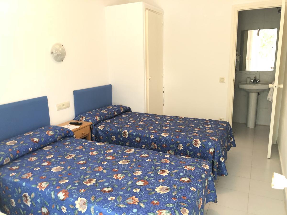 Hostal Univers Calella Exterior photo