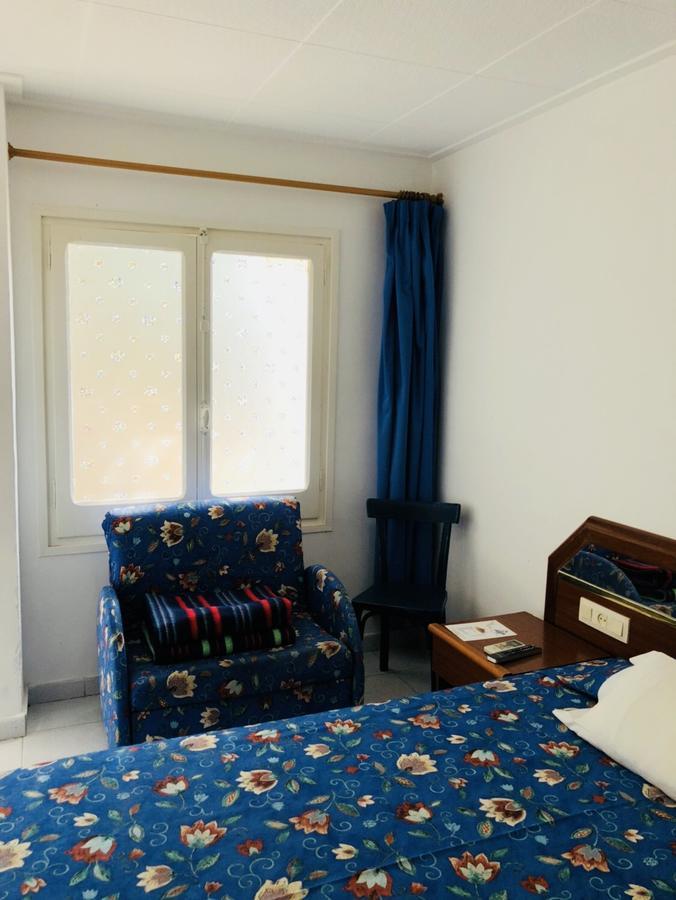 Hostal Univers Calella Exterior photo