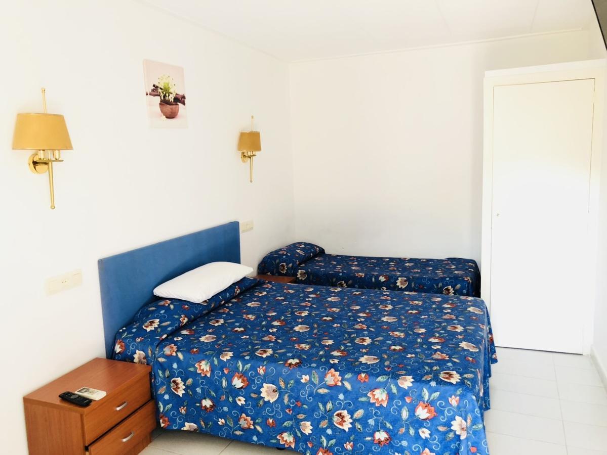 Hostal Univers Calella Exterior photo