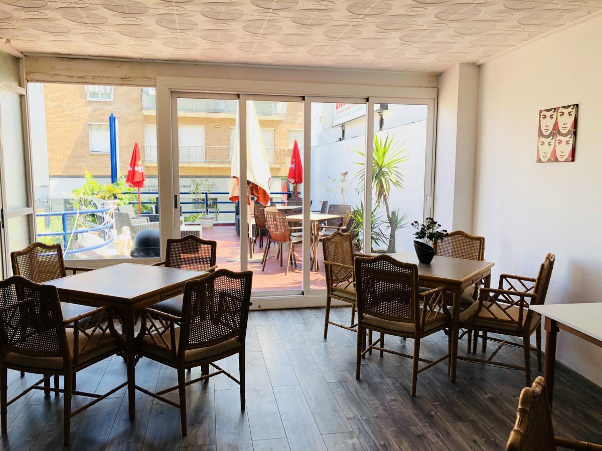 Hostal Univers Calella Exterior photo