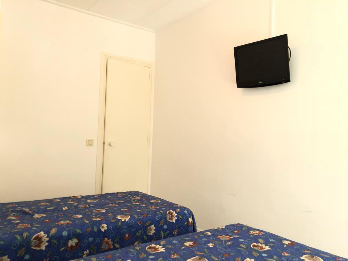 Hostal Univers Calella Exterior photo