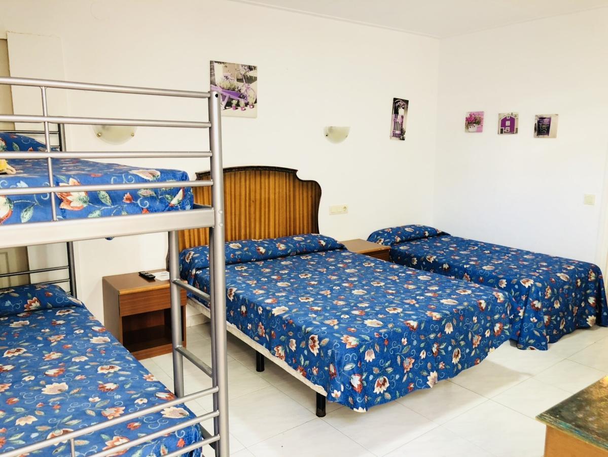 Hostal Univers Calella Exterior photo