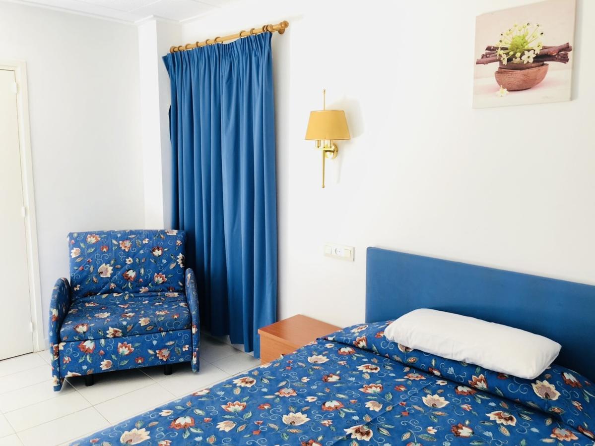 Hostal Univers Calella Exterior photo