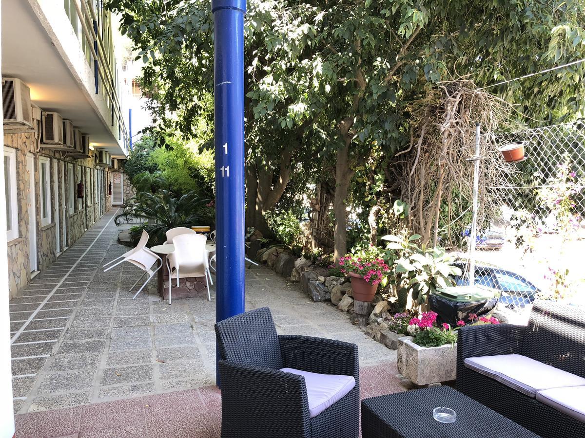 Hostal Univers Calella Exterior photo