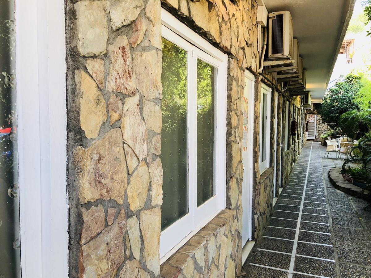 Hostal Univers Calella Exterior photo