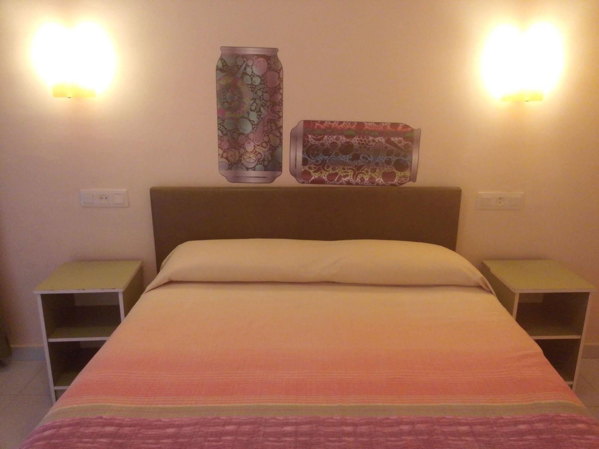 Hostal Univers Calella Exterior photo